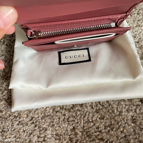 SOLD Gucci blooms Compact Wallet - Picture 5 of 16